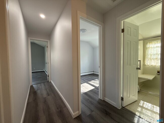 Building Photo - 218 Melville Ave