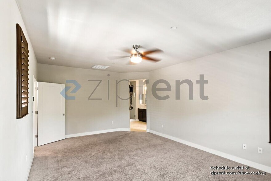 Building Photo - Unit