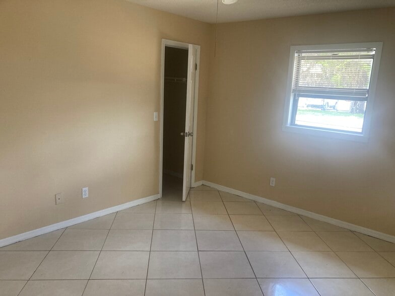 Building Photo - 528 Grapefruit Ave