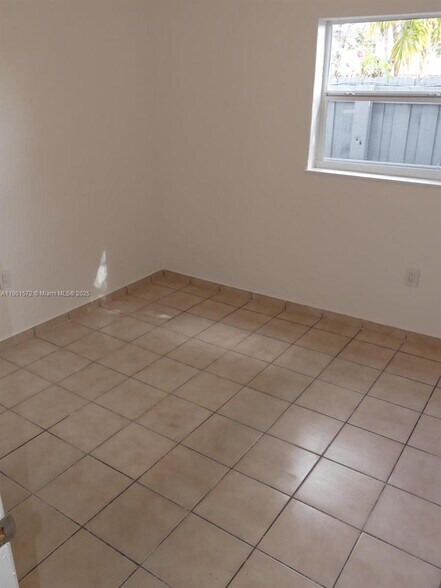 Building Photo - 3429 NW 5th St