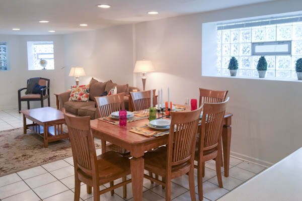 Building Photo - 4200 N Damen Ave