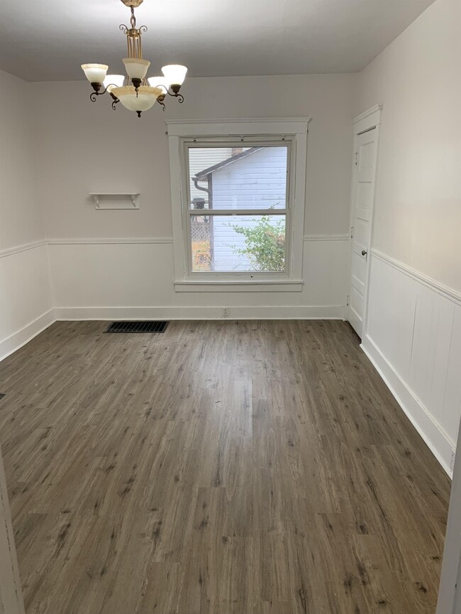 Building Photo - 412 Park St