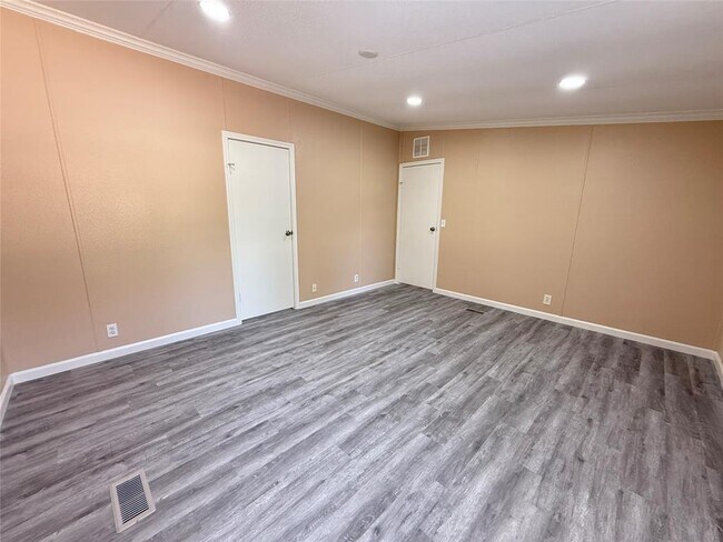 Building Photo - 16767 Oak Knoll Dr