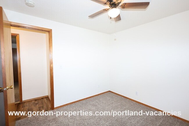 Building Photo - 9641 SE Schiller St
