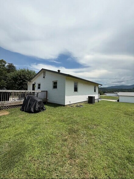 Building Photo - 4066 Crossmill Ln