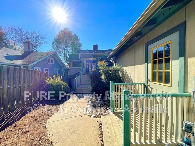 Building Photo - 114 Hillside St