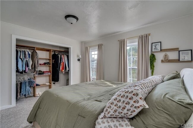 Building Photo - 380 Brainard St