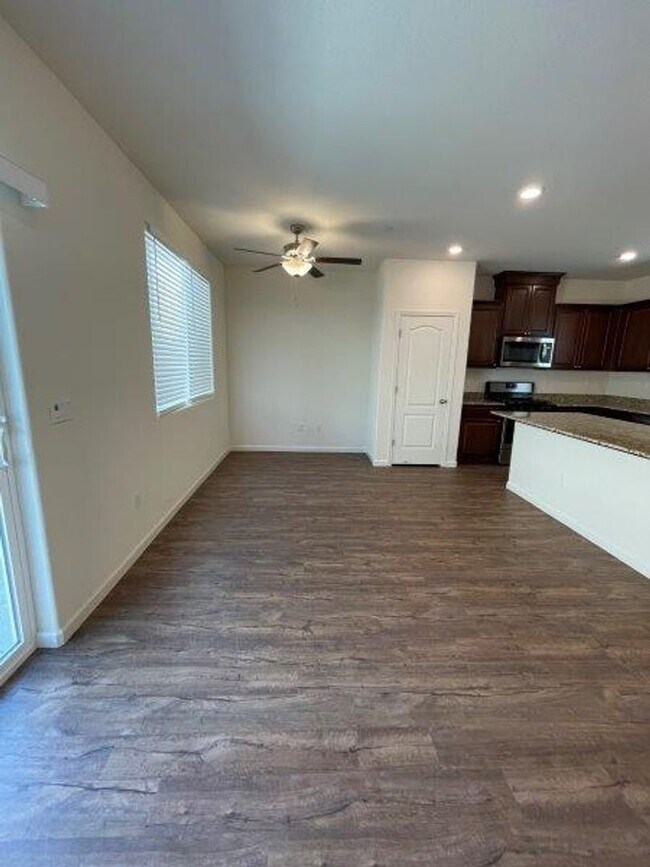 Building Photo - 5 Bedroom Close to Beale Air Force Base