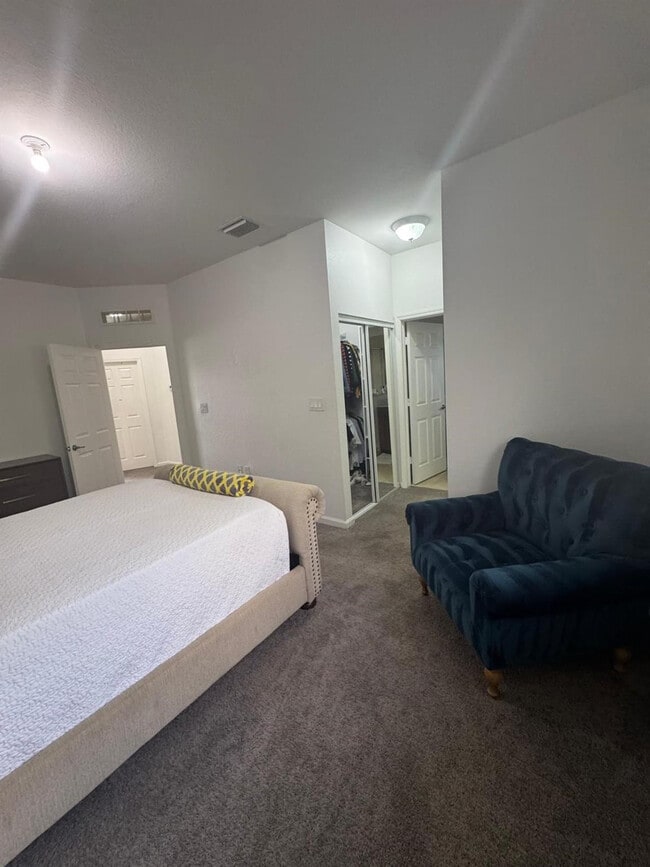 Building Photo - 3202 NW 31st Terrace