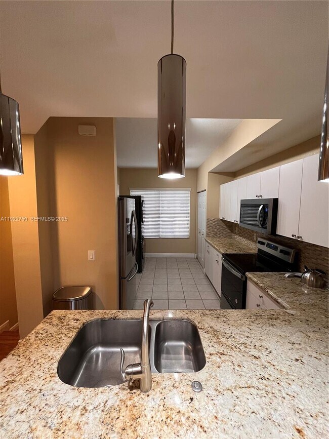 Building Photo - 730 NE 90th St