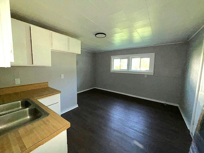 Building Photo - 462 Wood St