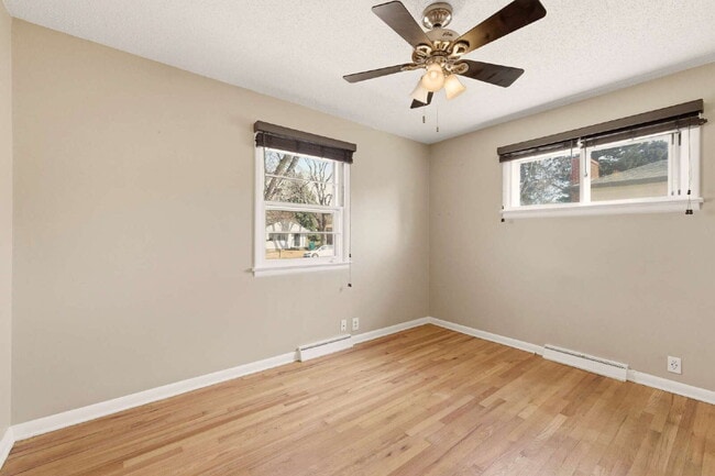 Building Photo - Charming 3-Bed 1-Bath Littleton Home!