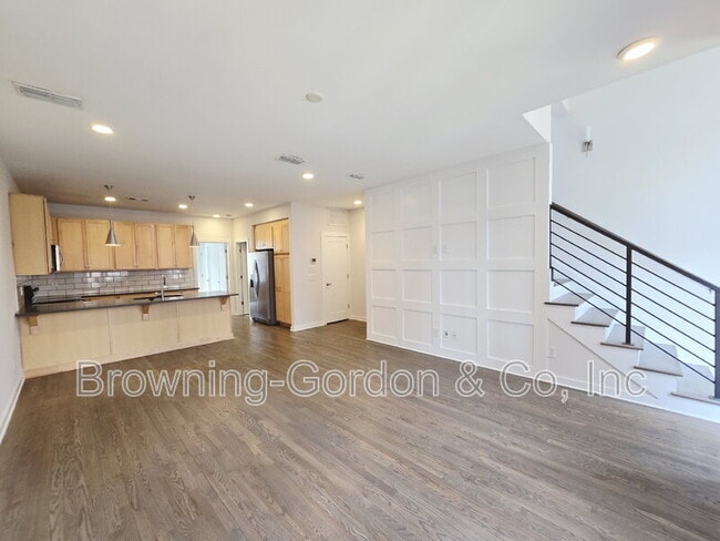 Building Photo - 1035 Chester Ave