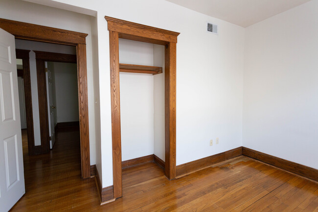 Building Photo - 324 Hendrie St