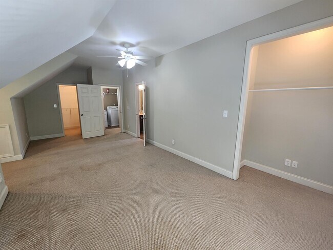 Building Photo - 137 Strickland Ave