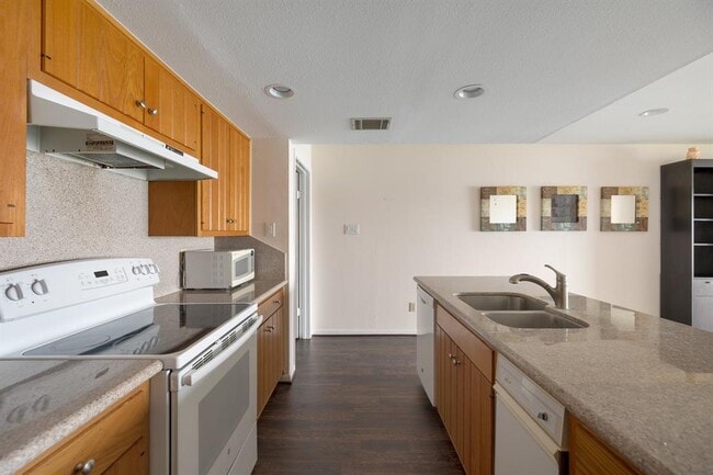 Building Photo - 15575 Marina Dr