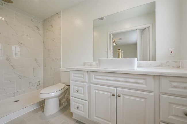 Building Photo - 2114 Shasta Dr