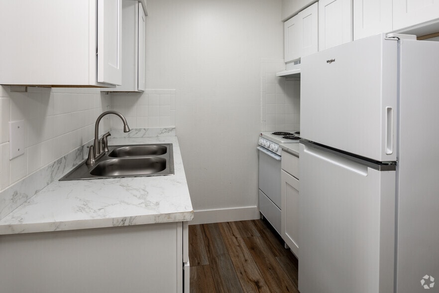 1BR, 1BA - 420SF - Kitchen - Rally - Free Parking Included
