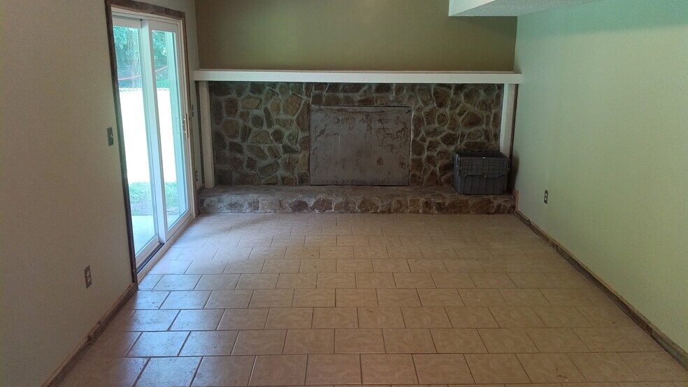 Building Photo - 7819 Peppercorn Ln
