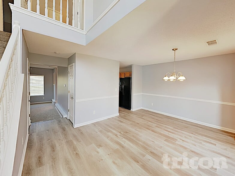 Building Photo - 1005 Maris Ln