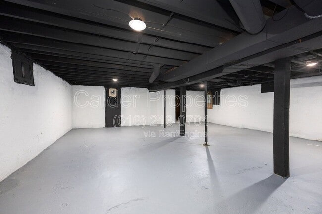 Building Photo - 1635 Cleveland Ave SW