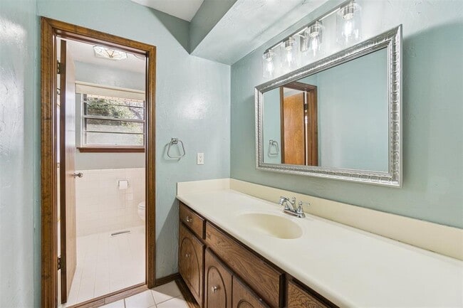 Building Photo - 11805 Ashford Dr