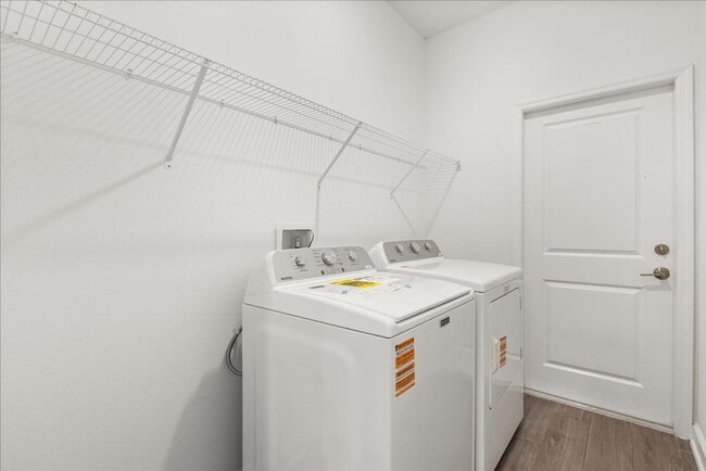 Building Photo - Spacious 5-Bedroom Solar Home for Rent in ...