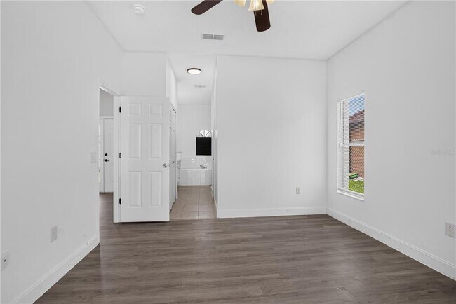 Building Photo - 121 Aurelia Ct
