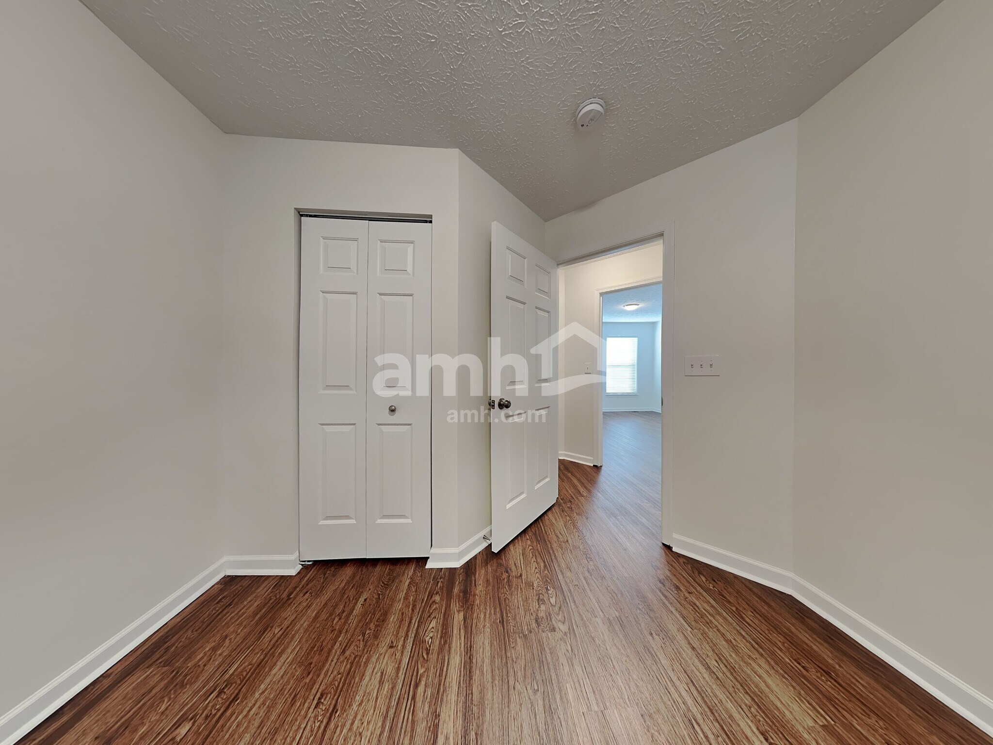 Building Photo - 922 Whispering Pine Way