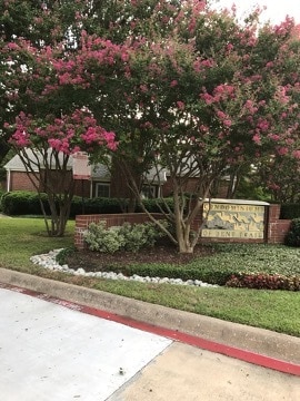 6220 Condos - Entrance - 6220 Bentwood Trl