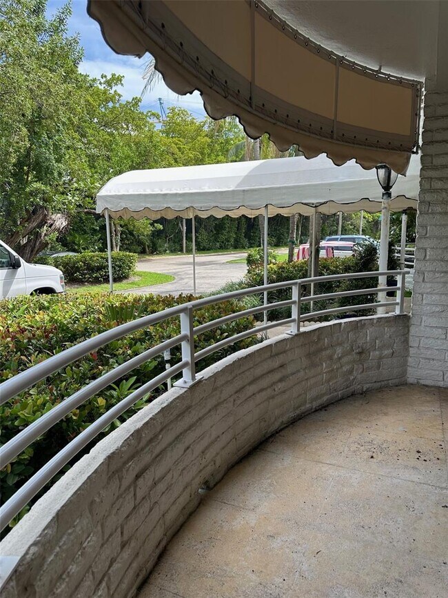 Building Photo - 60 Park Dr