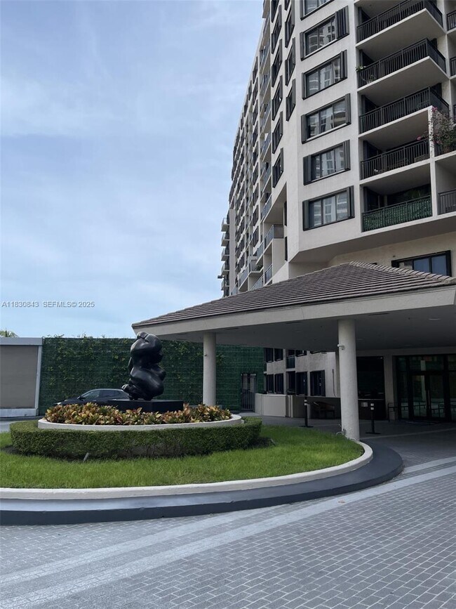 Building Photo - 540 Brickell Key Dr