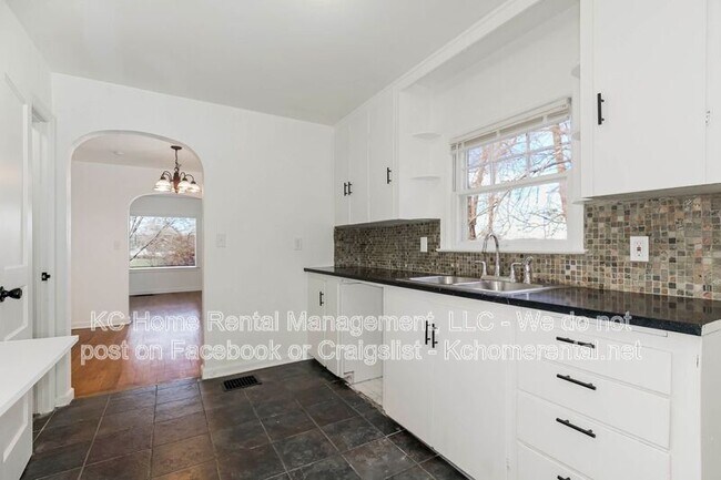 Building Photo - 7219 Chestnut Ave