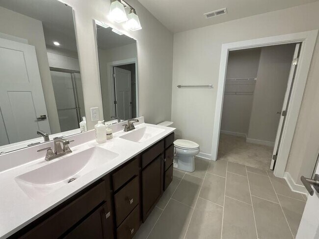 Building Photo - 710 Cresslyn Ct