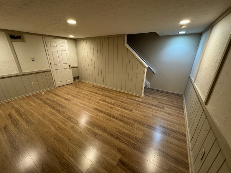 Building Photo - 7766 Hansgrove Ct