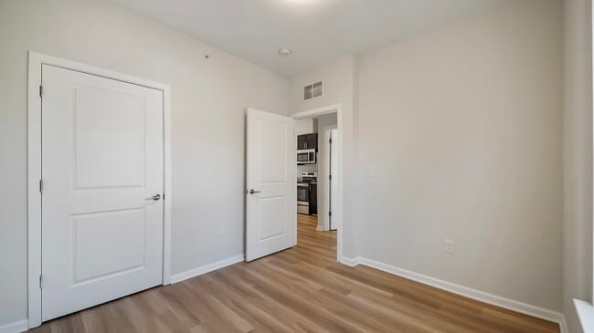 Building Photo - 4907 Hamilton Ave
