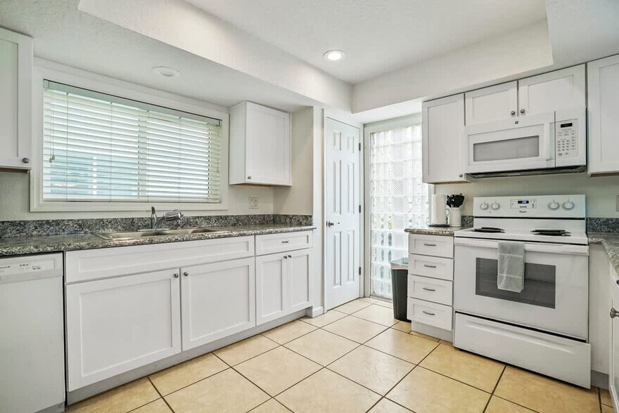 Building Photo - 6301 A1A S