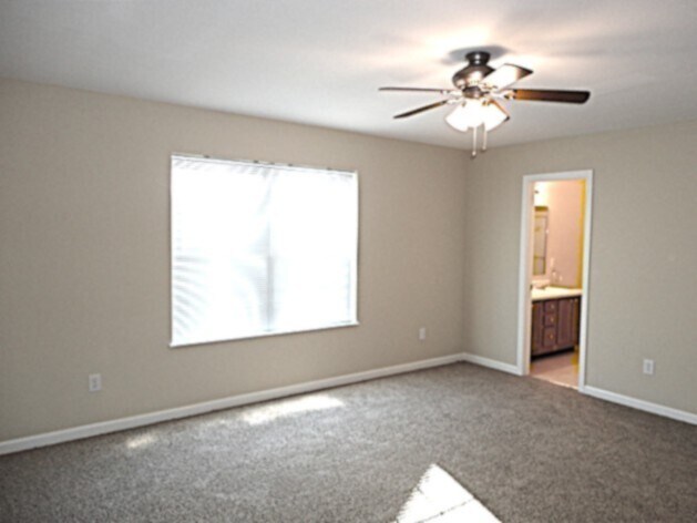 Building Photo - 322 Brookview Dr