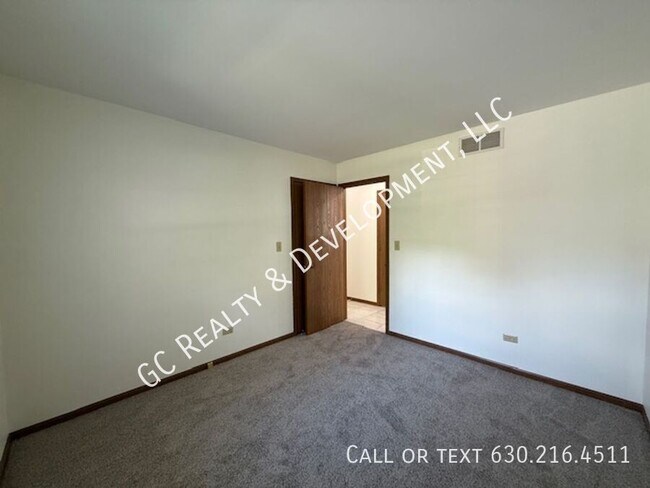 Building Photo - 735 Grandview Dr