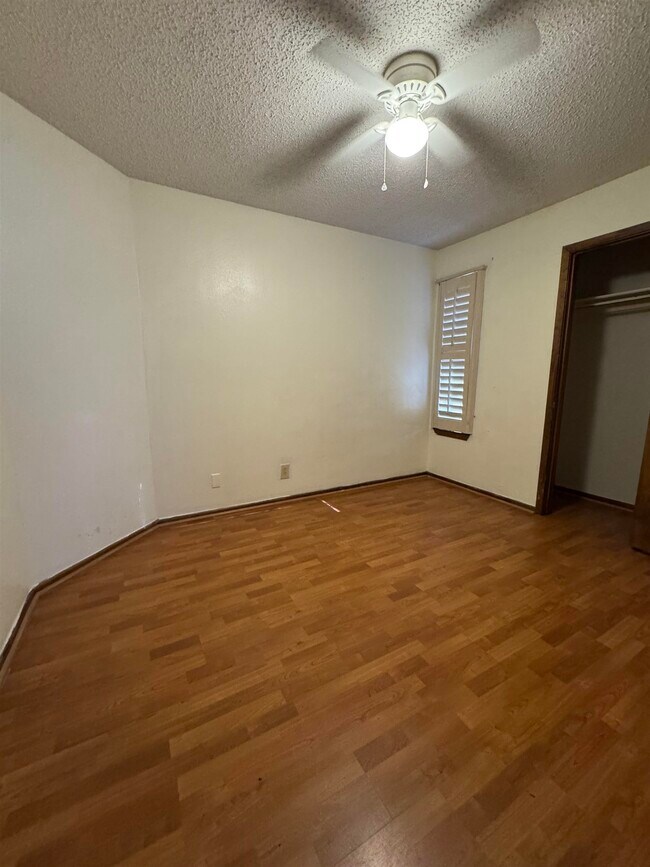 Building Photo - 404 Venado Ct