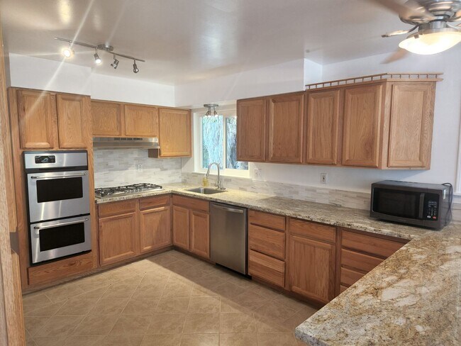 Building Photo - Rancho Cordova Gem