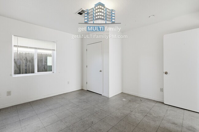 Building Photo - 1224 E Apache St