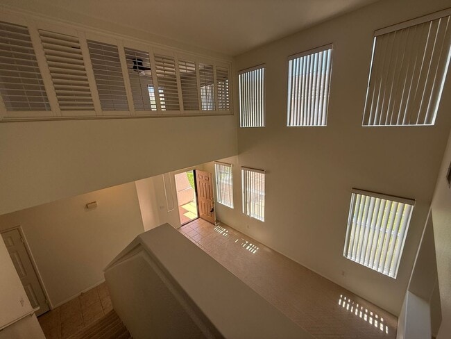 Building Photo - 3 bed, 2 1/2 bath home in gated Wood Ranch...