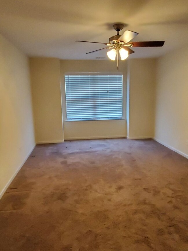 Building Photo - Beautiful 3 Bedroom 2.5 Bath Home Brooklan...