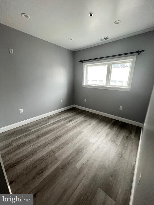 Building Photo - 1611-15 Ridge Ave