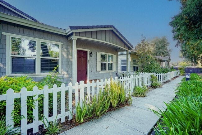 Building Photo - Super Convenient Walnut Creek 3 bed/2bath