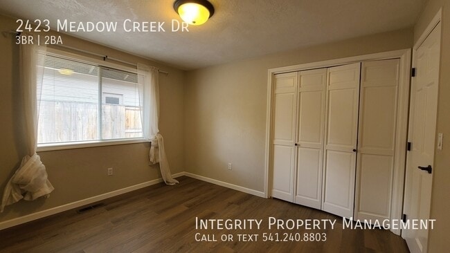 Building Photo - 2423 Meadow Creek Dr