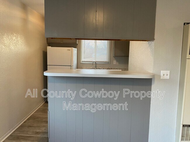 Building Photo - 862 N 5th St