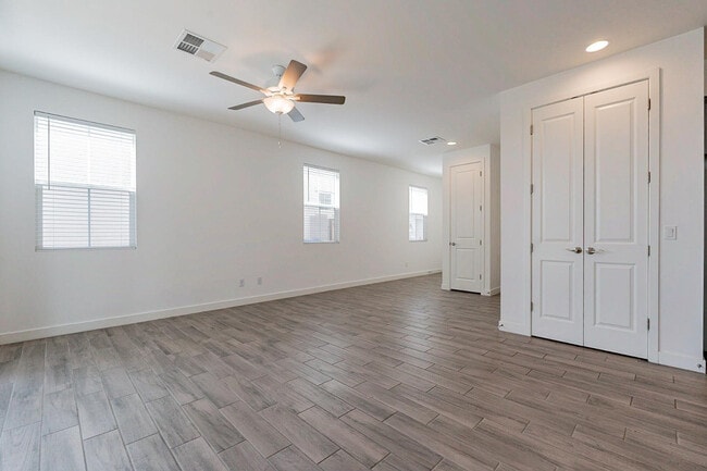 Building Photo - 5538 S Dillon