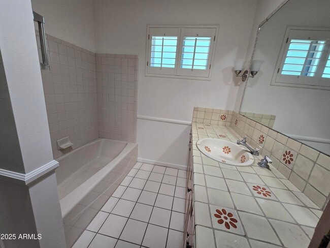 Building Photo - 6923 E Rancho Vista Dr